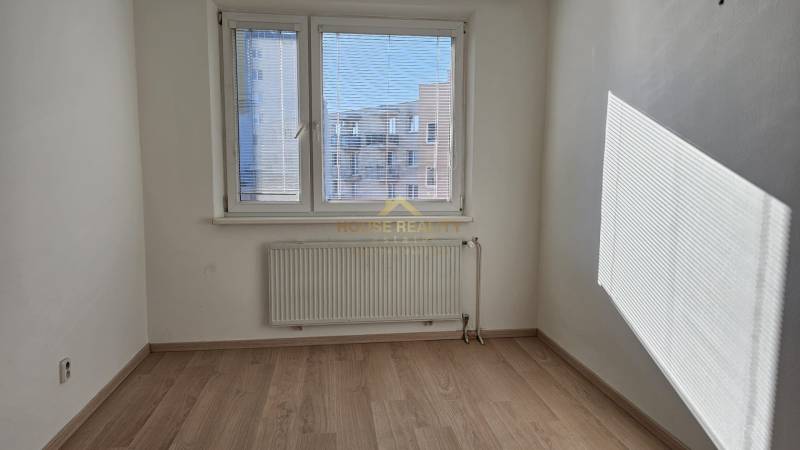 Rent Three bedroom apartment, Three bedroom apartment, Ľudovíta Fullu,