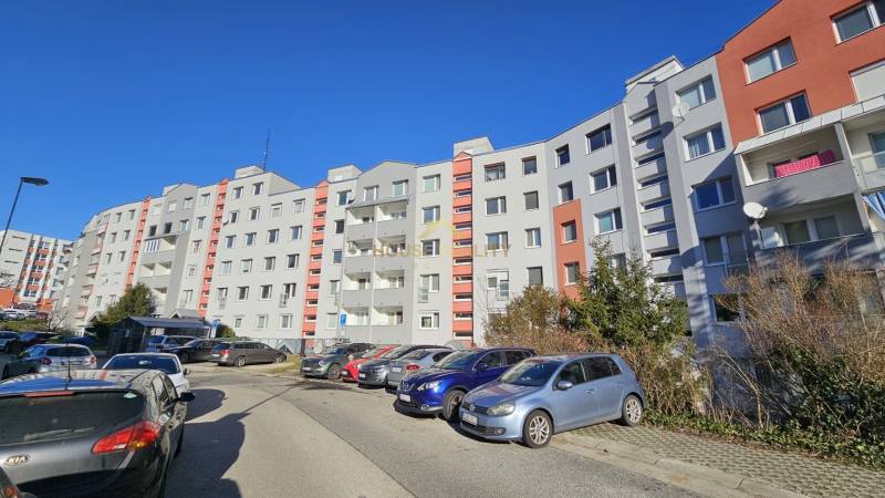 Rent Three bedroom apartment, Three bedroom apartment, Ľudovíta Fullu,