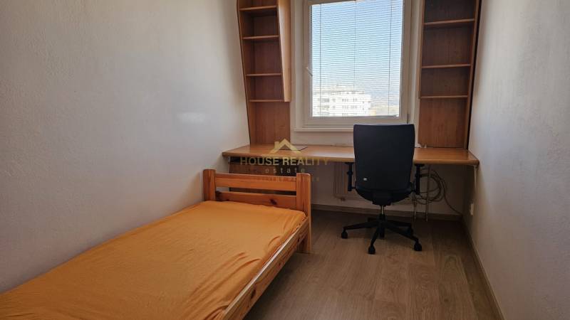 Rent Three bedroom apartment, Three bedroom apartment, Ľudovíta Fullu,