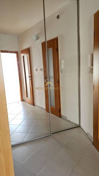 Rent Three bedroom apartment, Three bedroom apartment, Ľudovíta Fullu,