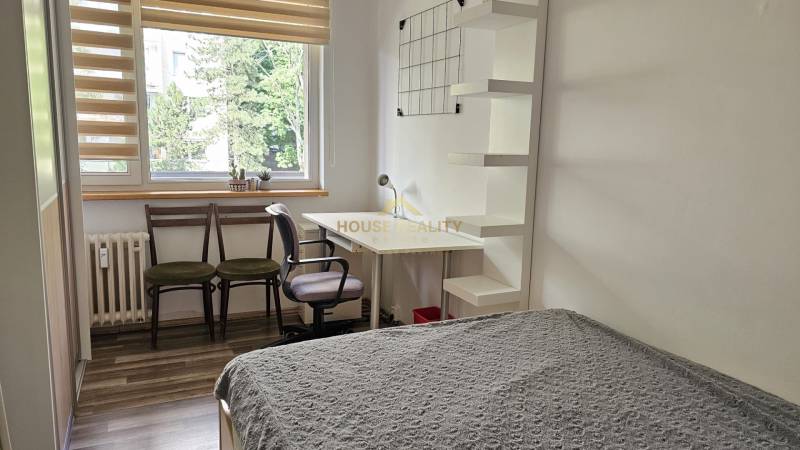 Rent Three bedroom apartment, Three bedroom apartment, Púpavová, Brati