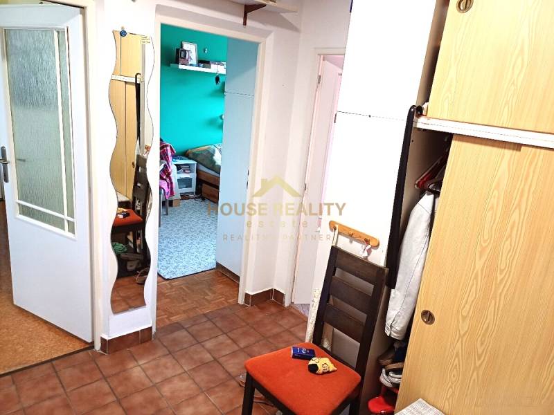 Rent Three bedroom apartment, Three bedroom apartment, Púpavová, Brati