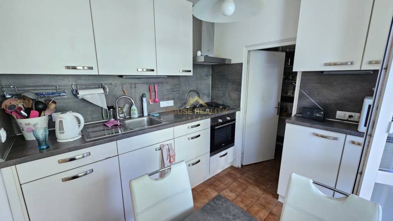 Rent Three bedroom apartment, Three bedroom apartment, Púpavová, Brati