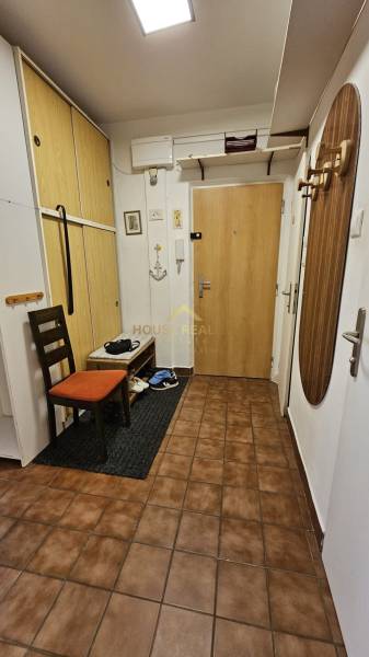 Rent Three bedroom apartment, Three bedroom apartment, Púpavová, Brati
