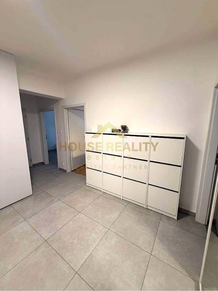 Rent Three bedroom apartment, Three bedroom apartment, Blumentálska, B