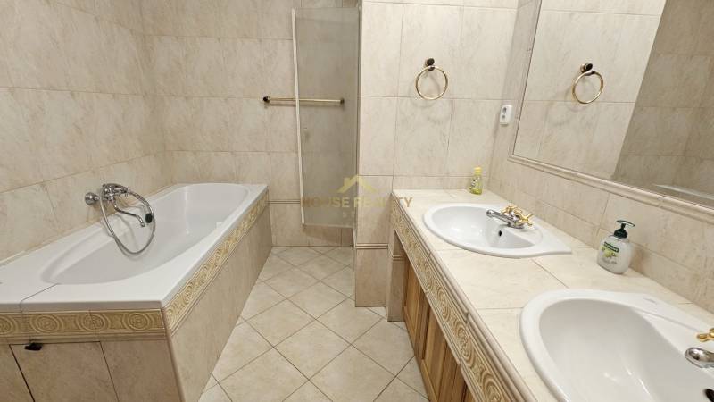 Rent Three bedroom apartment, Three bedroom apartment, Zámocká, Bratis