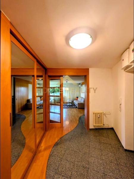 Rent Three bedroom apartment, Three bedroom apartment, Martinengova, B