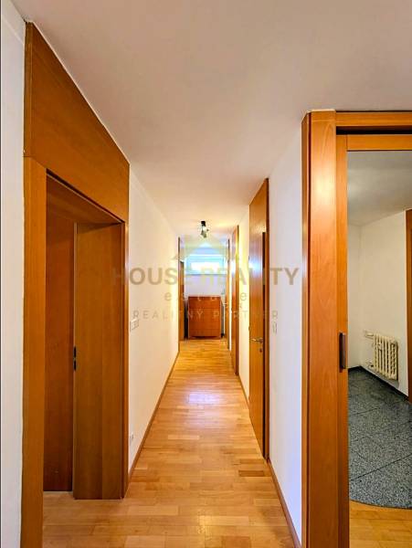 Rent Three bedroom apartment, Three bedroom apartment, Martinengova, B